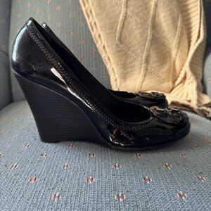 Tory Burch Elegant Black Patent Leather Women's Wedge Size 10M